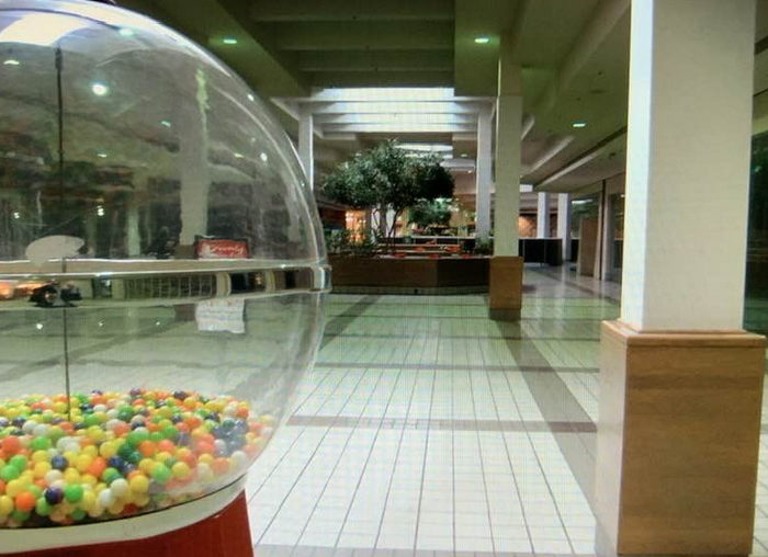 Summit Place Mall (Pontiac Mall) - Vintage Photo (newer photo)